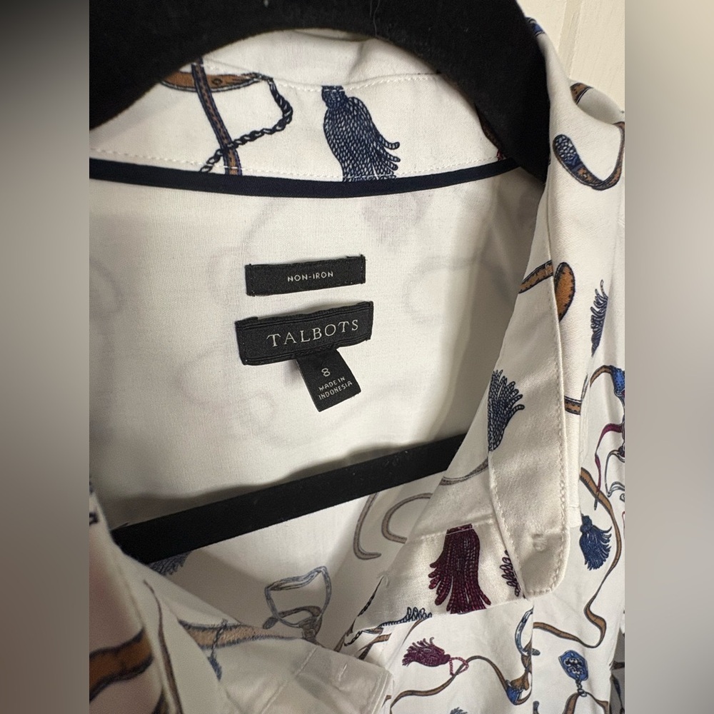 Talbots Equestrian-Print Perfect Shirt – Size 8 | Stretch Cotton | Non-Iron - Picture 7 of 10